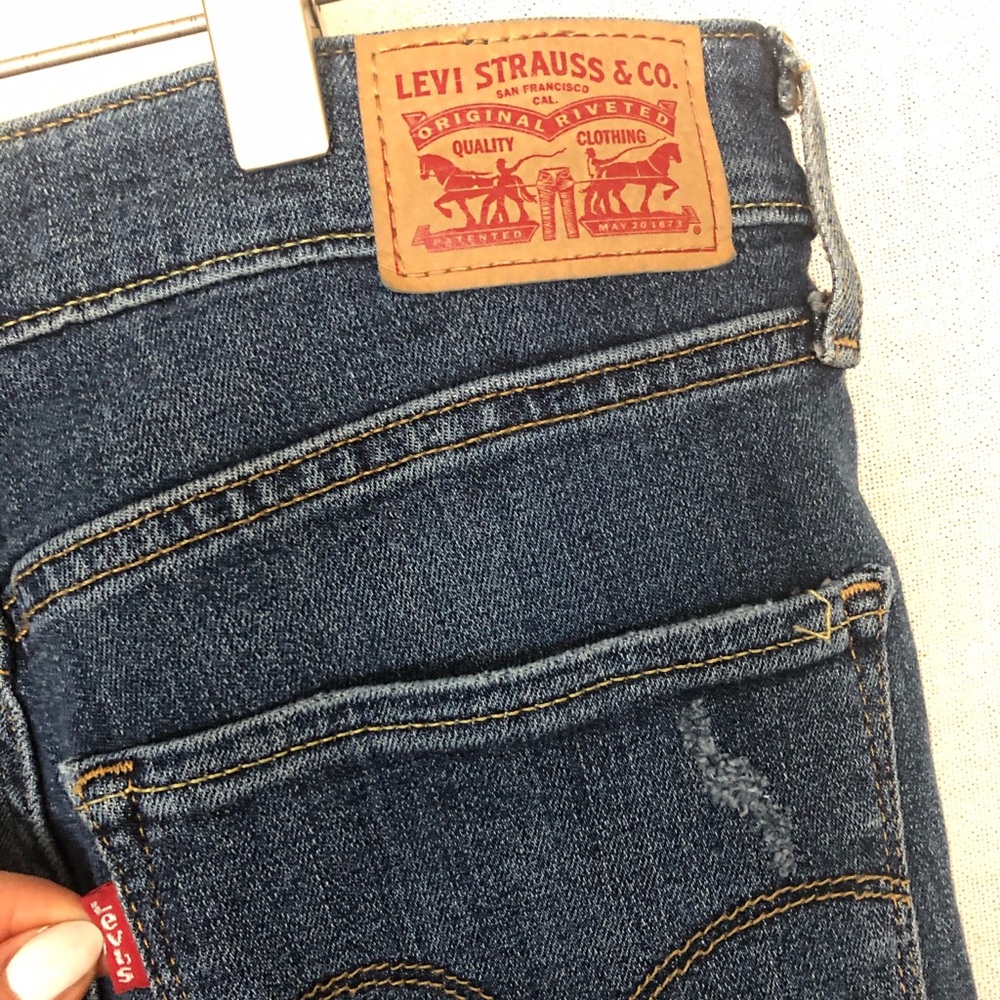 *SOLD* Levi’s 711 Highwaisted Skinny Jeans - Picture 5 of 8